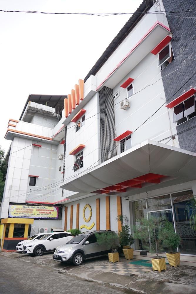 Hotel Mangga Dua Makassar Exterior photo