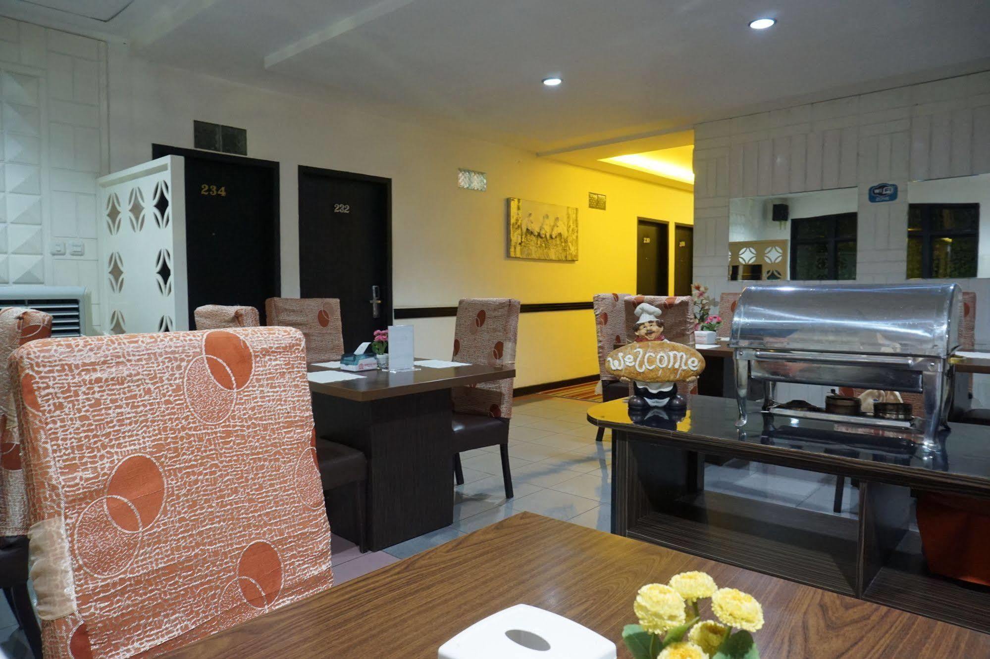 Hotel Mangga Dua Makassar Exterior photo