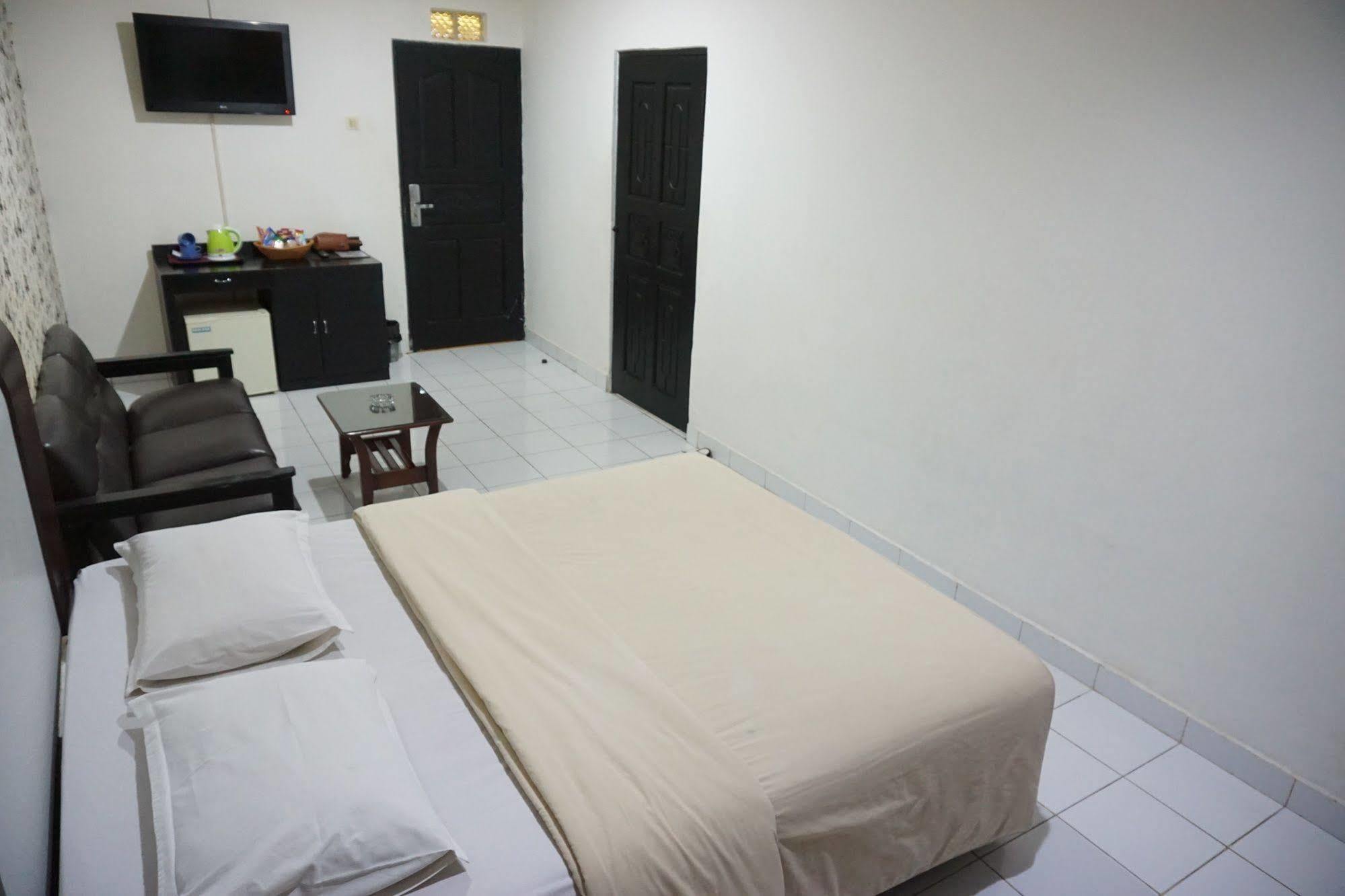 Hotel Mangga Dua Makassar Exterior photo