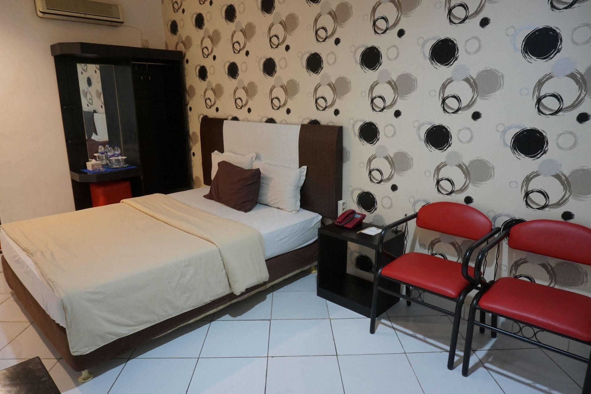 Hotel Mangga Dua Makassar Exterior photo