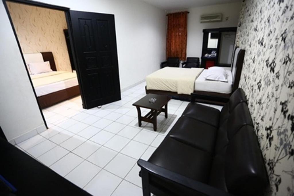 Hotel Mangga Dua Makassar Exterior photo